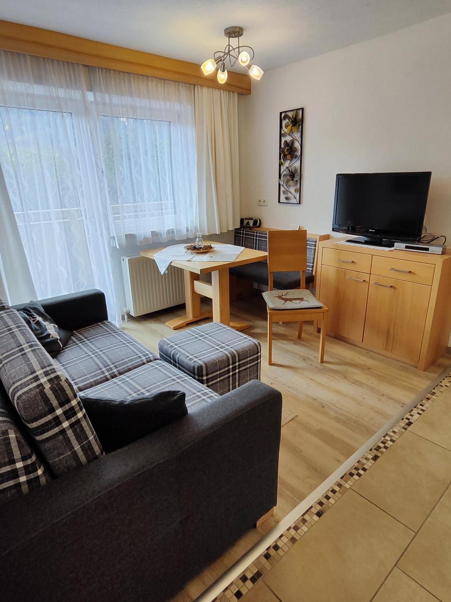 Apartmenthaus Bader Лойташ Екстер'єр фото